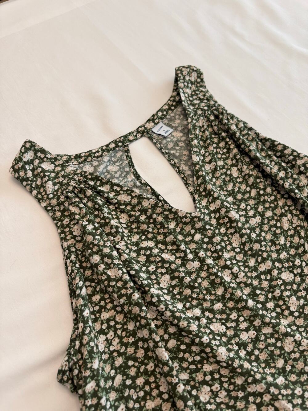 Old Navy Green Floral Keyhole Back Tank – Size XL